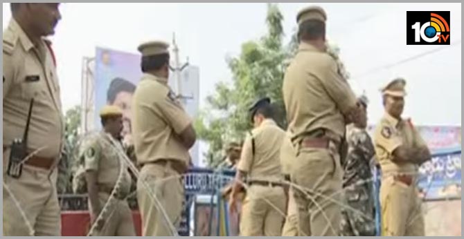 అమరావతి గ్రామాల్లో 6 వందల మంది పోలీసులు : డీఎస్పీ శ్రీనివాస రెడ్డి అమరావతి గ్రామాల్లో 6 వందల మంది పోలీసులు : డీఎస్పీ శ్రీనివాస రెడ్డి