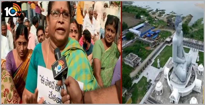 రోడ్డెక్కిన మహిళలు : జగనన్నా..ఆడబిడ్డల ఆక్రోశం అర్థం చేసుకోవా.. రోడ్డెక్కిన మహిళలు : జగనన్నా..ఆడబిడ్డల ఆక్రోశం అర్థం చేసుకోవా..