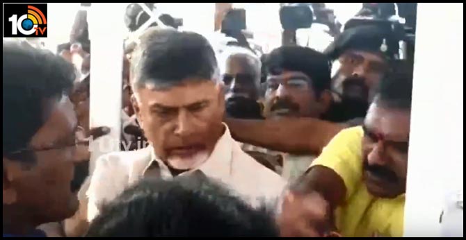 టీడీపీ వర్సెస్ మార్షల్స్ : అసెంబ్లీలో ఘర్షణ వీడియోలు ప్రదర్శన టీడీపీ వర్సెస్ మార్షల్స్ : అసెంబ్లీలో ఘర్షణ వీడియోలు ప్రదర్శన