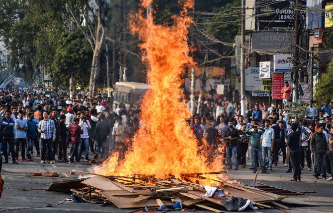 Gauhati HC Dismisses Assam Govt's Review Petition on Order to Resume Mobile Internet