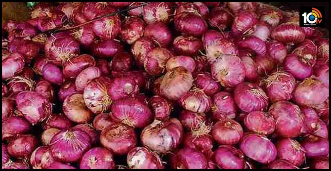 bonanza for Bokaro villagers after van Roll over full of onions overturns