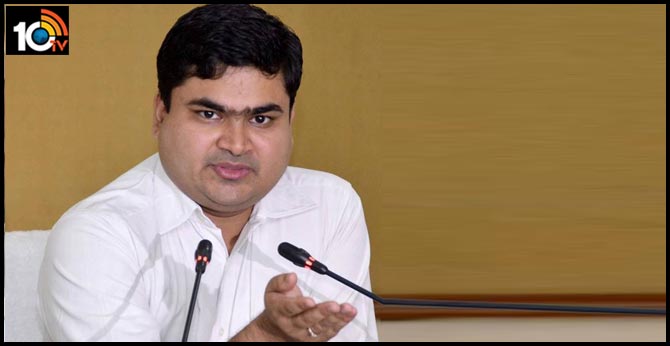 కరీంనగర్ కలెక్టర్ పై బదిలీ వేటు కరీంనగర్ కలెక్టర్ పై బదిలీ వేటు