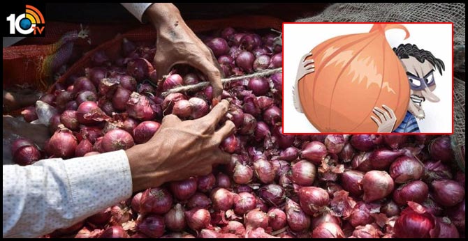 puducherry man caught while stealing sack of onions in Rangapillai Street