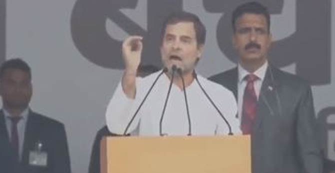 దేశ ఆర్థిక వ్యవస్థను నాశనం చేశారు : మోడీపై రాహుల్ ఫైర్ దేశ ఆర్థిక వ్యవస్థను నాశనం చేశారు : మోడీపై రాహుల్ ఫైర్