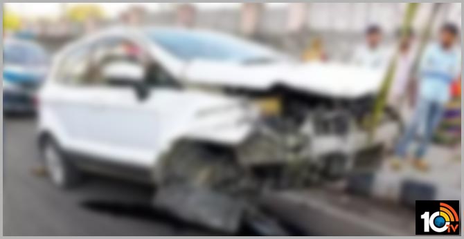 speedy car accident in banjara hills