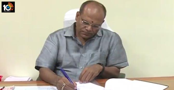 బ్రేకింగ్ : తెలంగాణ కొత్త సీఎస్ సోమేష్ కుమార్ బ్రేకింగ్ : తెలంగాణ కొత్త సీఎస్ సోమేష్ కుమార్