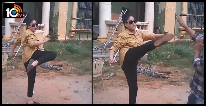 విజయశాంతి మాస్టర్ కిక్.. వైరల్ అవుతున్న వీడియో విజయశాంతి మాస్టర్ కిక్.. వైరల్ అవుతున్న వీడియో