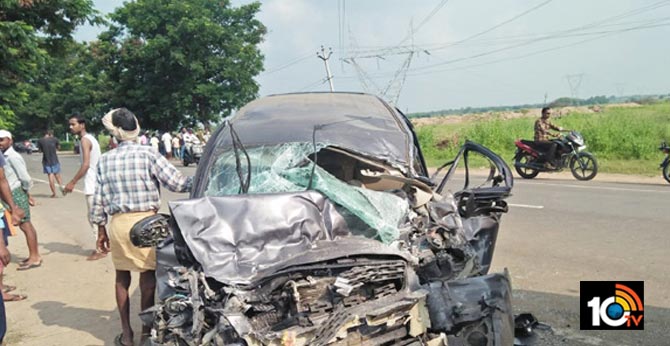 Ambulance colliding with car : Medical student killed