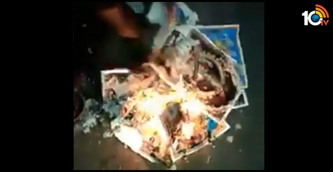 Fact Check: Did anti-CAA protesters burn pics of Hindu Gods? Here’s the truth