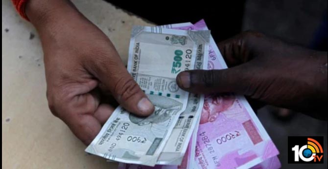 రోజువారీ కూలీకి రూ.కోటి TAX కట్టాలని నోటీసులు రోజువారీ కూలీకి రూ.కోటి TAX కట్టాలని నోటీసులు