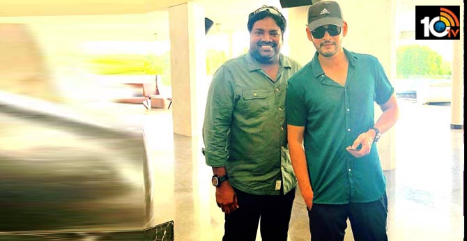 డైరెక్టర్ డిస్ట్రిబ్యూటర్గా సక్సెస్ అయ్యాడుగా! డైరెక్టర్ డిస్ట్రిబ్యూటర్గా సక్సెస్ అయ్యాడుగా!