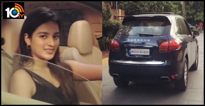 ఇస్మార్ట్ బ్యూటీ కొత్త కారు చూశారా? ఇస్మార్ట్ బ్యూటీ కొత్త కారు చూశారా?