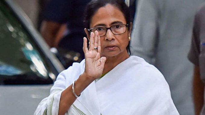 నువ్వేమైనా పాకిస్తాన్ రాయబారివా: మోడీకి మమతా సూటి ప్రశ్న నువ్వేమైనా పాకిస్తాన్ రాయబారివా: మోడీకి మమతా సూటి ప్రశ్న