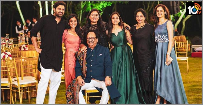 పెదనాన్న బర్త్డే పార్టీలో ప్రభాస్ – ఘనంగా కృష్ణంరాజు 80వ జన్మదిన వేడుకలు.. పెదనాన్న బర్త్డే పార్టీలో ప్రభాస్ – ఘనంగా కృష్ణంరాజు 80వ జన్మదిన వేడుకలు..