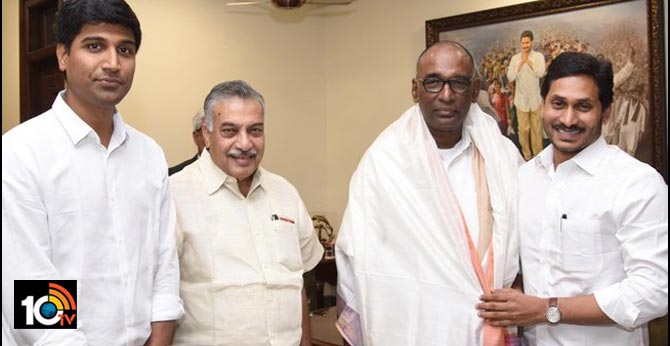 ఏం జరుగుతోంది : సీఎం జగన్ ను కలిసిన జస్టిస్ జాస్తి చలమేశ్వర్ ఏం జరుగుతోంది : సీఎం జగన్ ను కలిసిన జస్టిస్ జాస్తి చలమేశ్వర్