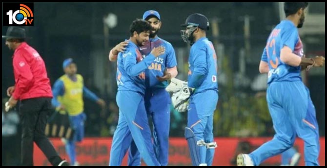 India vs Sri Lanka రెండో టీ20 : భారత్ లక్ష్యం 143 India vs Sri Lanka రెండో టీ20 : భారత్ లక్ష్యం 143