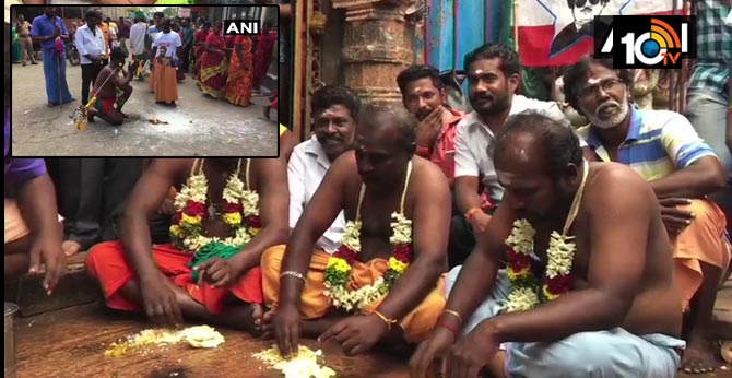 “దర్బార్” విజయం కోసం రజనీ అభిమానుల వింత దీక్ష “దర్బార్” విజయం కోసం రజనీ అభిమానుల వింత దీక్ష