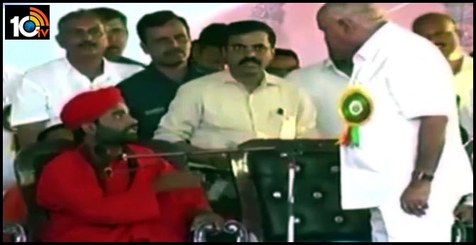 యడ్యూరప్ప సీరియస్: రాజీనామా చేసేస్తా.. లింగాయత్ గురువు చెప్పినట్లు చేయాలా యడ్యూరప్ప సీరియస్: రాజీనామా చేసేస్తా.. లింగాయత్ గురువు చెప్పినట్లు చేయాలా
