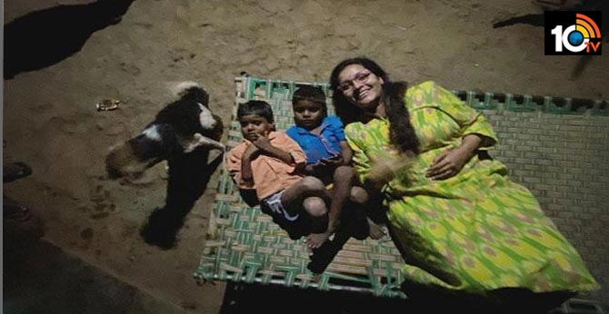 గ్రామీణుల నుంచి నేర్చుకోవాల్సింది ఎంతో ఉంది : రేణూ దేశాయ్ గ్రామీణుల నుంచి నేర్చుకోవాల్సింది ఎంతో ఉంది : రేణూ దేశాయ్