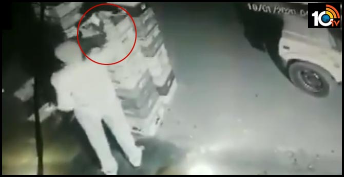 Policeman caught on CCTV stealing milk packets in Noida