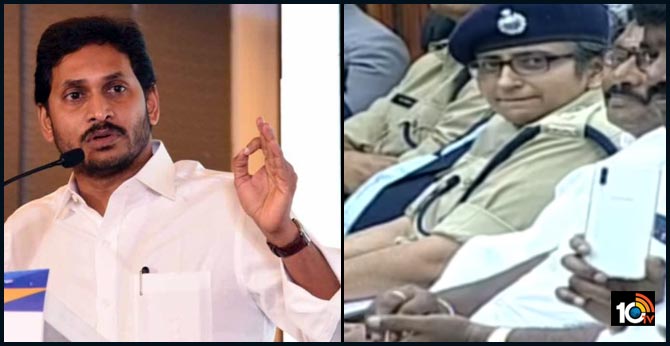 రాజమండ్రి ఎస్పీని మెచ్చుకున్న సీఎం జగన్. ఎందుకంటే? రాజమండ్రి ఎస్పీని మెచ్చుకున్న సీఎం జగన్. ఎందుకంటే?