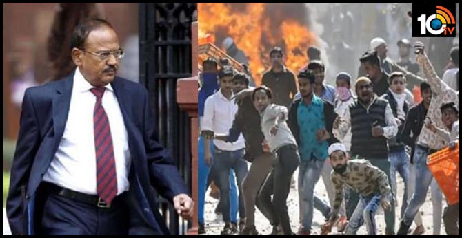 ఢిల్లీ అల్లర్లు..అర్ధరాత్రి ఎంట్రీ ఇచ్చిన ట్రబుల్ షూటర్ ఢిల్లీ అల్లర్లు..అర్ధరాత్రి ఎంట్రీ ఇచ్చిన ట్రబుల్ షూటర్