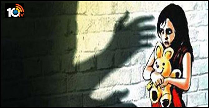 చాక్లెట్లు,సమోసాల ఆశ చూపి…చిన్నారిపై అత్యాచారం చాక్లెట్లు,సమోసాల ఆశ చూపి…చిన్నారిపై అత్యాచారం