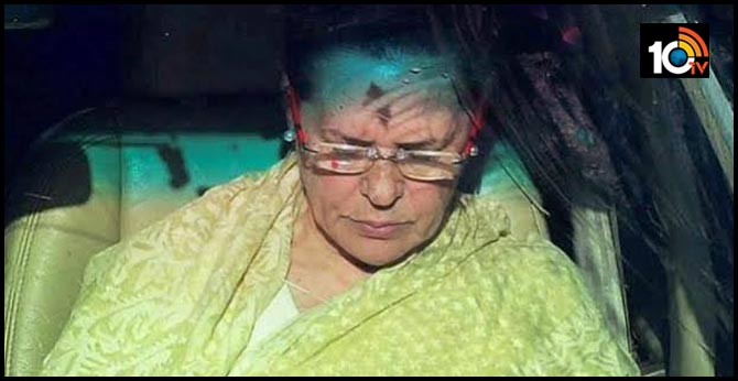 Congress chief Sonia Gandhi admitted to Delhi hospital