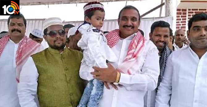 పాకిస్తాన్ నుంచి వచ్చినా సరే. నా ప్రాణమున్నంత వరకూ మిమ్మల్ని ఎవరూ ఏం చేయలేరు పాకిస్తాన్ నుంచి వచ్చినా సరే. నా ప్రాణమున్నంత వరకూ మిమ్మల్ని ఎవరూ ఏం చేయలేరు