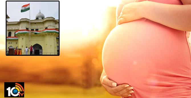 How Women Should Dress During Pregnancy: UP University Starts New Course