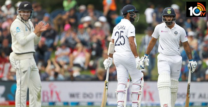INDvsNZ: తొలి ఇన్నింగ్స్ భారత్ స్కోరు 242 INDvsNZ: తొలి ఇన్నింగ్స్ భారత్ స్కోరు 242