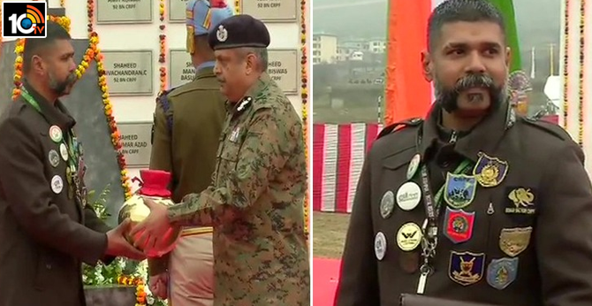 అమరజవాన్లకు ఘన నివాళి…స్మారక స్థూపం వద్ద సైనికుల ఇంటి నుంచి సేకరించిన మట్టి అమరజవాన్లకు ఘన నివాళి…స్మారక స్థూపం వద్ద సైనికుల ఇంటి నుంచి సేకరించిన మట్టి