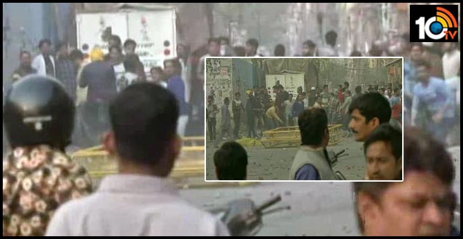 Clash Between 2 Groups Near Anti-CAA Protest Site In Northeast Delhi