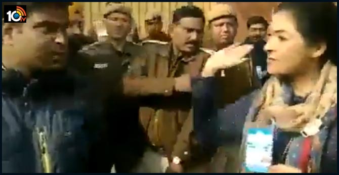 Delhi Election 2020 Alka Tries To Slap AAP Worker Video Viral