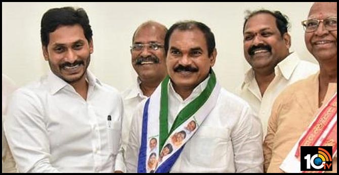 Thota Trimurthulu declares he is Ys Jagan mohan reddy's man after attacked by Israel One of Yscrp Leader 