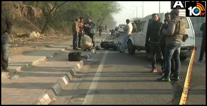 Two criminals, Raja Qureshi and Ramesh Bahadur, killed in an encounter with Delhi Police