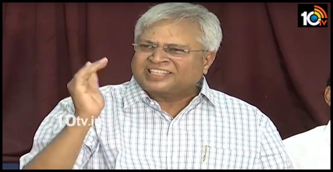 Undavalli Arun Kumar About Govt's Capital Decision