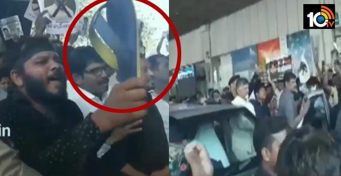 YCP leaders who blocked Chandrababu Convoy