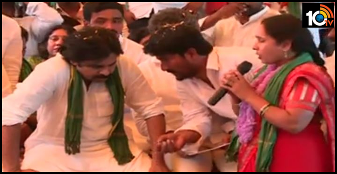 వైసీపీ ఎన్డీయేలో కలుస్తుందా..? పవన్పై రైతుల ప్రశ్నల వర్షం వైసీపీ ఎన్డీయేలో కలుస్తుందా..? పవన్పై రైతుల ప్రశ్నల వర్షం