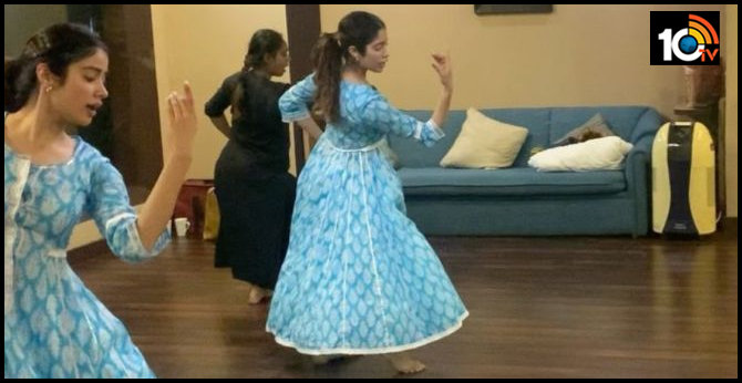 Janhvi Kapoor Displays Her Dancing Skills - Video Viral