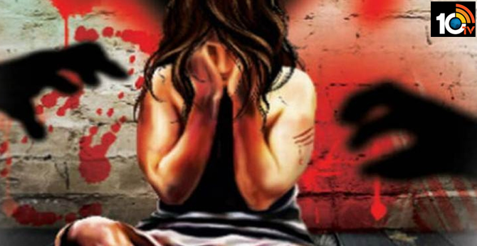 ఏపీలో మరో దారుణం : మంగళగిరిలో వివాహితపై గ్యాంగ్ రేప్ ఏపీలో మరో దారుణం : మంగళగిరిలో వివాహితపై గ్యాంగ్ రేప్
