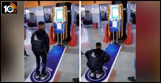 machine delhi dispenses free platform tickets people sit ups