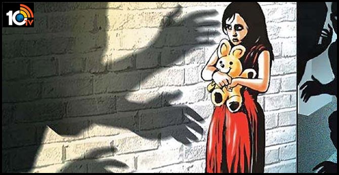 ఐదోతరగతి బాలికపై ఇంట్లో మేనమామ అత్యాచారం ఐదోతరగతి బాలికపై ఇంట్లో మేనమామ అత్యాచారం