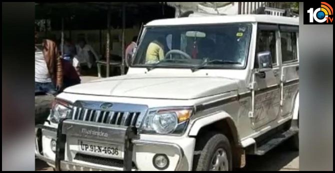 uttar pradesh man challaned for not wearing helmet while driving car 