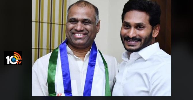 పార్టీకి దూరం.. సోషల్ మీడియాకే పరిమితం : అంతుచిక్కని పీవీపీ అంతరంగం పార్టీకి దూరం.. సోషల్ మీడియాకే పరిమితం : అంతుచిక్కని పీవీపీ అంతరంగం