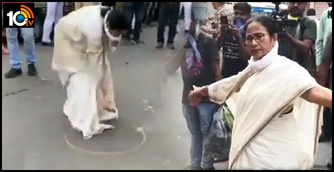 No Words": Derek O'Brien On Mamata Banerjee's Social Distancing Lesson