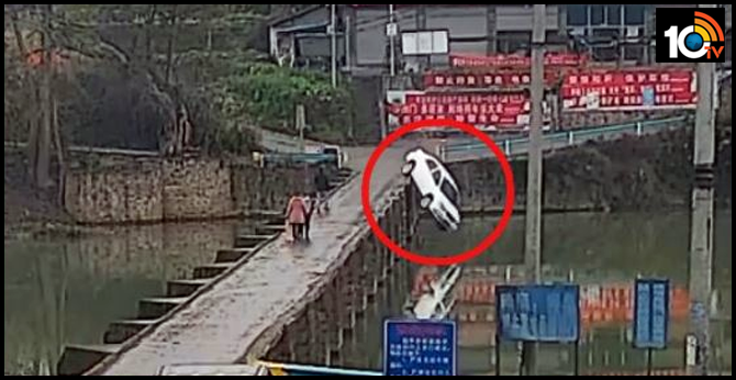 Busy On Phone, Driver Crashes Into River 10 Minutes After Getting License