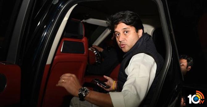 Madhya Pradesh Political Crisis,Jyotiraditya Scindia  leaves Congress, 14 MLAs resign