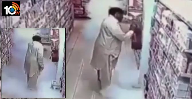 Man mistakes fire extinguisher as hand sanitizer at supermarket