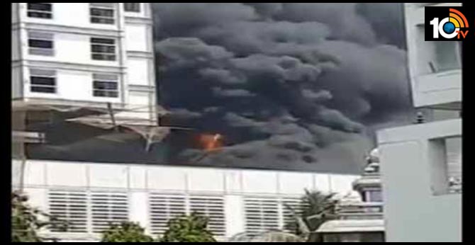 Massive fire at DY Patil girls hostel in Navi Mumbai's Nerul; fire tenders on spot